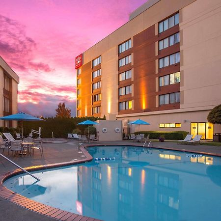 Red Lion Hotel & Conference Center - Seattle/Renton Exterior photo